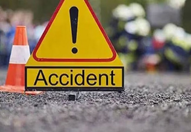 सोनभद्र में ऑटो रिक्शा अनियंत्रित होकर पलटने से मां बेटे की मौत
