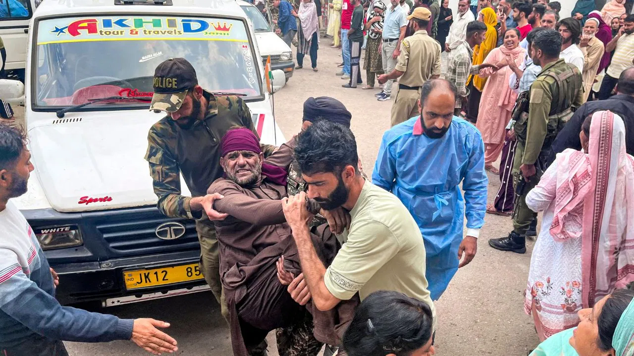 आपरेशन सिंदूर से बौखलाई पाक सेना ने LoC पर की फायरिंग, जोया खान, मरियम और बलविंदर समेत 13 भारतीयों की मौत