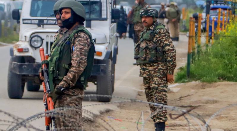 Operation Sindoor : सांबा में BSF की बड़ी कार्रवाई, घुसपैठ की कोशिश कर रहे 7 आतंकियों को किया ढेर