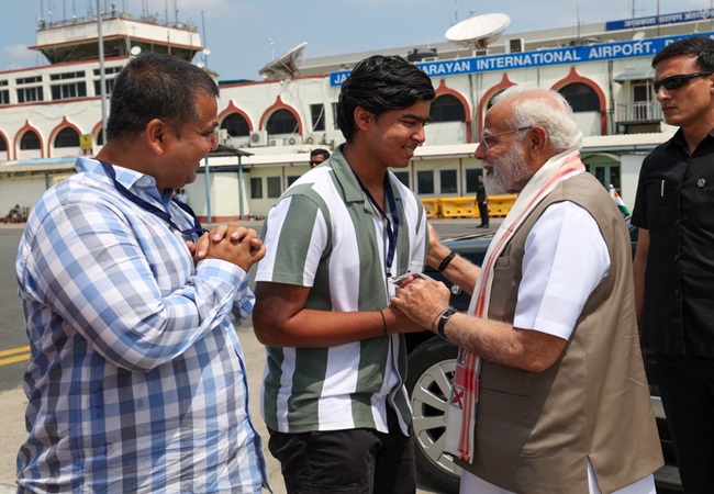 PM मोदी ने पटना एयरपोर्ट पर वैभव सूर्यवंशी से की मुलाकात, युवा क्रिकेटर का परिवार भी रहा मौजूद