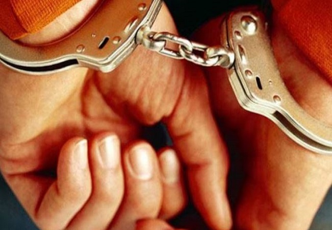 Basti News: मां बेटी की हत्या के बाद शव जलाने वाले 50 हजार ईनामी आरोपी पति-पत्नी को पुलिस ने किया गिरफ्तार