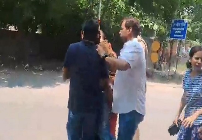 Kanpur News: दारोगा ने थाने में कैंसर पीड़ित को बुरी तरह पीटा, प्राइवेट पार्ट पर मारी लात, हालत बिगड़ी
