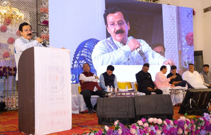 Mumbai Hindi Patrakarita Divas : संचार माध्यमों से वैश्विक बनीं हैं भारतीय भाषाएं –  प्रो.संजय द्विवेदी