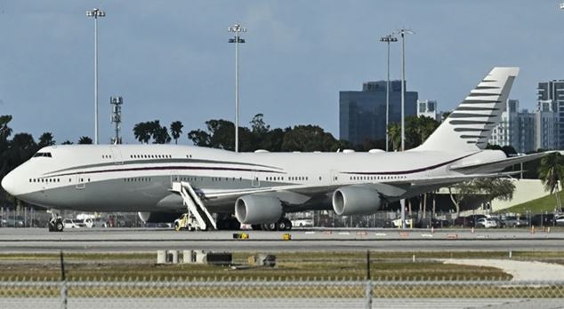 Qatar gifts luxury plane to Trump : ट्रंप को कतर गिफ्ट करेगा 400 मिलियन डॉलर का लग्जरी विमान , जानें अब तक के सबसे महंगे उपहार बारे में
