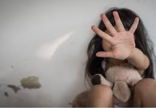 घर के बाहर अकेली सो रही तीन साल की मासूम बच्ची के साथ हैवानियत, आरोपी को पुलिस ने किया गिरफ्तार