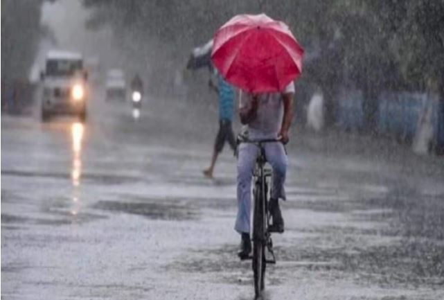 UP Rain Alert: यूपी में कल से बदलेगा मौसम का मिजाज, तेज हवाओं के साथ होगी झमाझम बारिश