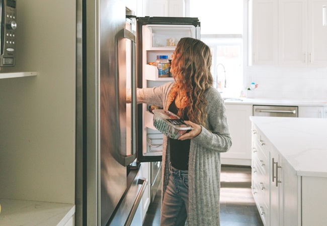 Refrigerator On-Off Alert: क्या आप भी हर रोज बंद करते हैं फ्रिज? ये गलती आपको पड़ेगी भारी, जानें- वजह