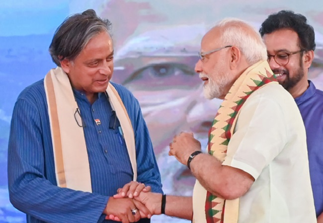 शशि थरूर को मोदी सरकार देने जा रही बड़ी जिम्मेदारी, सांसद से उनकी पार्टी कांग्रेस नाराज!