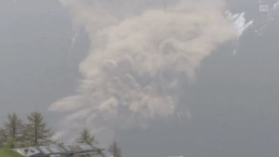  Swiss Alps glacier break : बर्फ-कीचड़ की बाढ़ में दबा स्विस गांव , Swiss Alps में एक बड़ा ग्लेशियर टूटकर गिरा