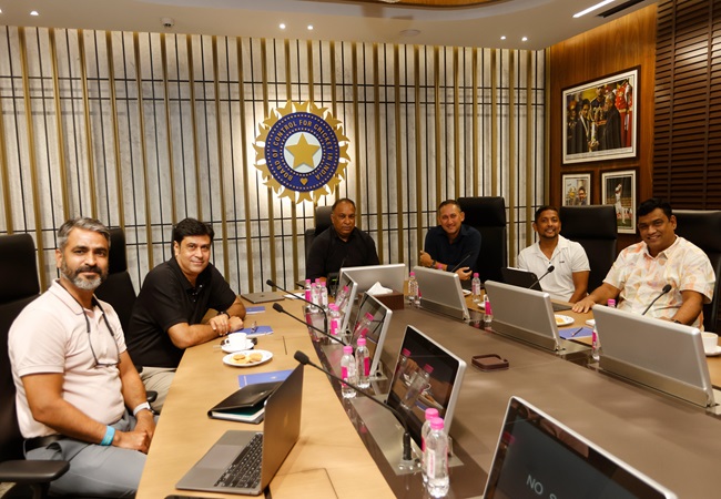टीम इंडिया के सिलेक्शन के लिए BCCI मुख्यालय पहुंचे देवजीत सैकिया और अजीत अगरकर; जानें- इंग्लैंड दौरे के लिए संभावित स्क्वाड