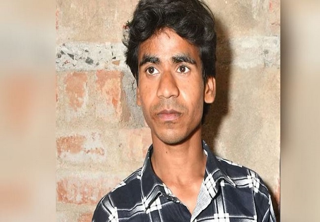 बहन की मौत से आहत युवक ने बहन की साड़ी, चूड़ी और गहने पहन कर ली आत्महत्या