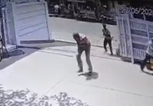 Lucknow News: CBI दफ्तर में ASI पर धनुष बाण से हमले का Video आया सामने, आरोपी ने हमले की बताई ये वजह