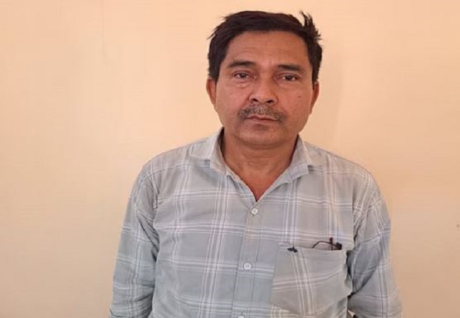 Bareilly News: विजिलेंस टीम ने सहायक चकबंदी अधिकारी को रिश्वत लेते रंगे हाथों किया गिरफ्तार