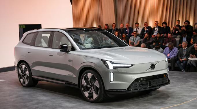 Volvo Cars cut jobs :  मुनाफे में गिरावट के बाद वोल्वो कार ने 3,000 नौकरियों में कटौती की योजना बनाई