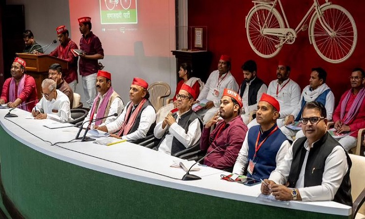 भाजपा सरकार में छात्रों की कोई सुनने वाला नहीं, पीडीए के दबाव में ही केन्द्र सरकार जातीय जनगणना के लिए हुई मजबूर: अखिलेश यादव