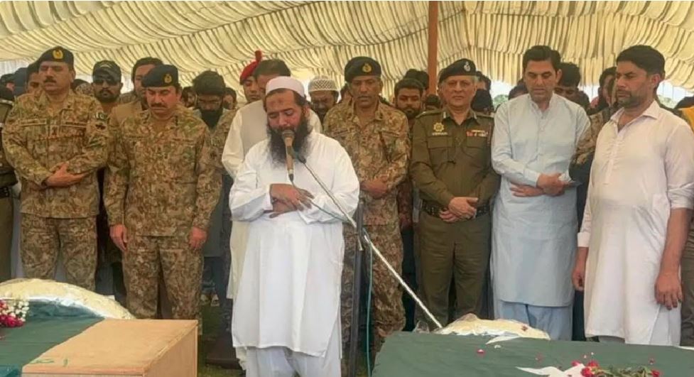 Operation Sindoor : दुनिया से सामने पाकिस्तान का दोहरा चरित्र फिर हुआ बेनकाब, आतंकियों के जनाजे में शामिल हुए सेना अधिकारी