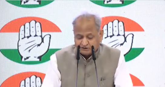अचानक हुई सीजफायर की घटना ने सरकार पर कई सवाल खड़े कर दिए, मैंने कभी नहीं सुना सीजफायर कभी अस्थाई रूप से हुआ हो: अशोक गहलोत