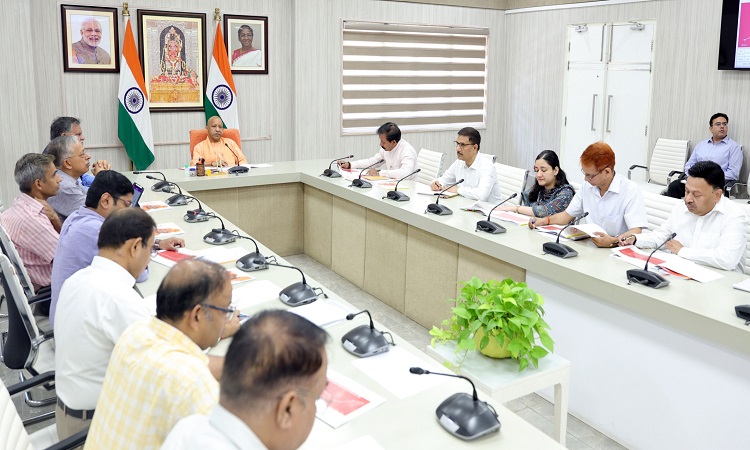 श्रमिक और उद्योगपति एक-दूसरे के पूरक हैं, न कि प्रतिस्पर्धी : सीएम योगी