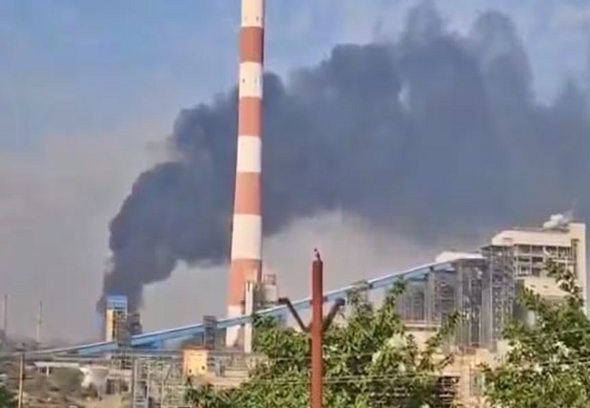 सोनभद्र में थर्मल पावर स्टेशन में आग लगने से हड़कंप, दो घंटे की कड़ी मशक्कत के बाद आग पर पाया गया काबू