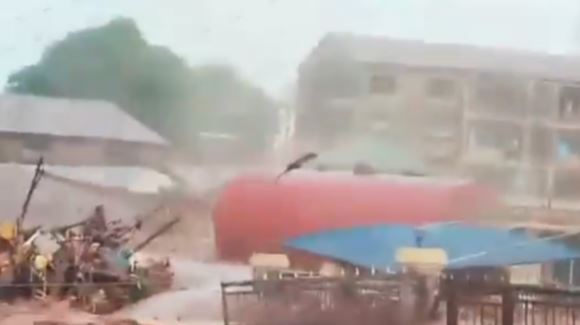 Floods In Nigeria : नाइजीरिया में बाढ़ ने मचाई तबाही से अस्त-व्यस्त हुआ जीवन , 21 लोगों की मौत , 10 लापता
