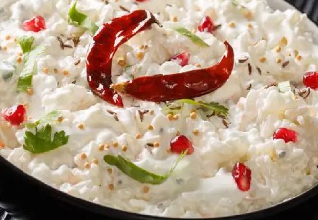 Curd Rice: गर्मियों में कुछ हल्का खाने का कर रहा मन, तो ट्राई करें हेल्दी और टेस्टी कर्ड राइस