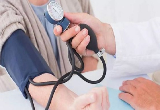 How to control high BP: हाई ब्लड प्रेशर से रहते हैं परेशान तो, बस कर लें ये छोटा सा काम, बिना दवा के होगा कंट्रोल
