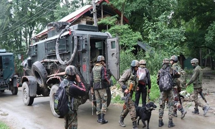 Jammu-Kashmir: किश्तवाड़ में आतंकियों और सुरक्षाबलों के बीच मुठभेड़, इलाके में चला रहे तलाशी अभियान