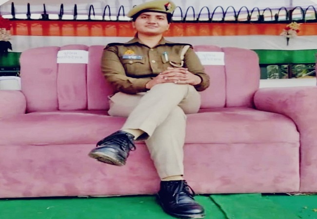 Lucknow News : महिला कॉन्स्टेबल ने फांसी लगाकर की आत्महत्या, पुलिस महकमे में मचा हड़कंप