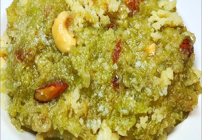 Lauki ka halwa: गर्मियों में प्यास बुझाने के लिए मेहमानों को पानी के साथ सर्व करें हेल्दी लौकी का हलवा