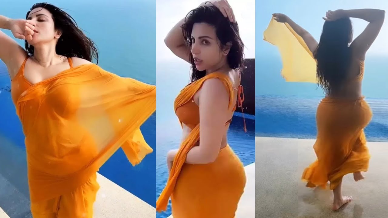 Shama Sikander Bold Pics: स्विमिंग पूल के पास खड़े होकर बारिश में डांस करती दिखी Shama Sikander, देखें वीडियो