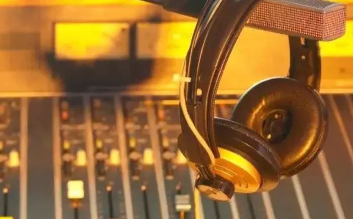 Pahalgam terror attack : पाकिस्तान ने एफएम रेडियो पर भारतीय गानों पर प्रतिबंध लगाया