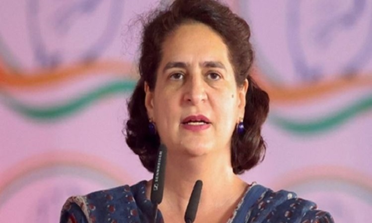 पूरे देश की जनता सेना के शौर्य पर गौरवान्वित है लेकिन भाजपा के लोग सेना को अपमानित कर रहे : प्रियंका गांधी