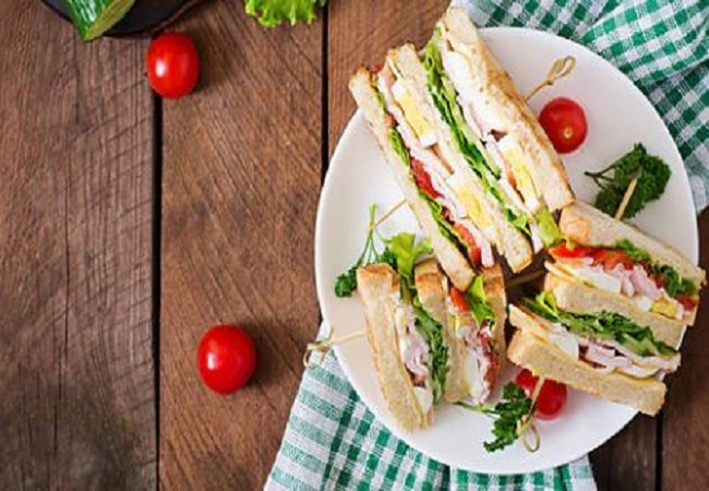 Quick and easy bread sandwich recipe: आज ब्रेकफास्ट में ट्राई झटपट बनकर तैयार होने वाली ब्रेड सैंडविच रेसिपी