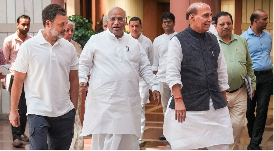 नेता प्रतिपक्ष राहुल गांधी, बोले- ऑपरेशन सिंदूर को फुल सपोर्ट, कांग्रेस का हाथ है सरकार के साथ