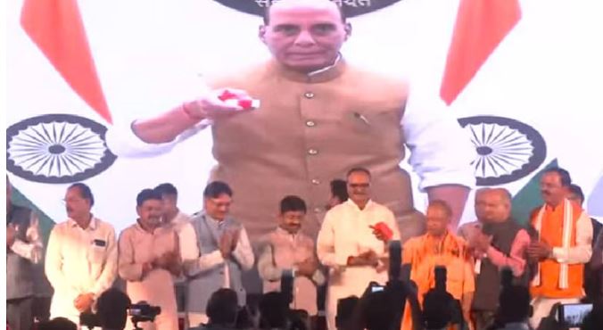 लखनऊ में बनेगी विध्वंसक मिसाइल ब्रह्मोस, रक्षामंत्री राजनाथ सिंह ने किया यूनिट का उद्घाटन