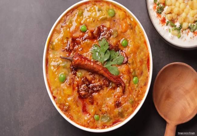 Masala khichdi: हल्का और सुपाच्य खाना खाने का मन कर रहा है तो ट्राई करें चटपटी और टेस्टी मसाला खिचड़ी