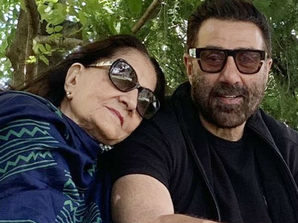 Mother’s Day Special: मदर्स डे पर मां को याद कर सनी देओल की नाम हुई आंखे, दिल को छू लेने वाला वीडियो किया शेयर