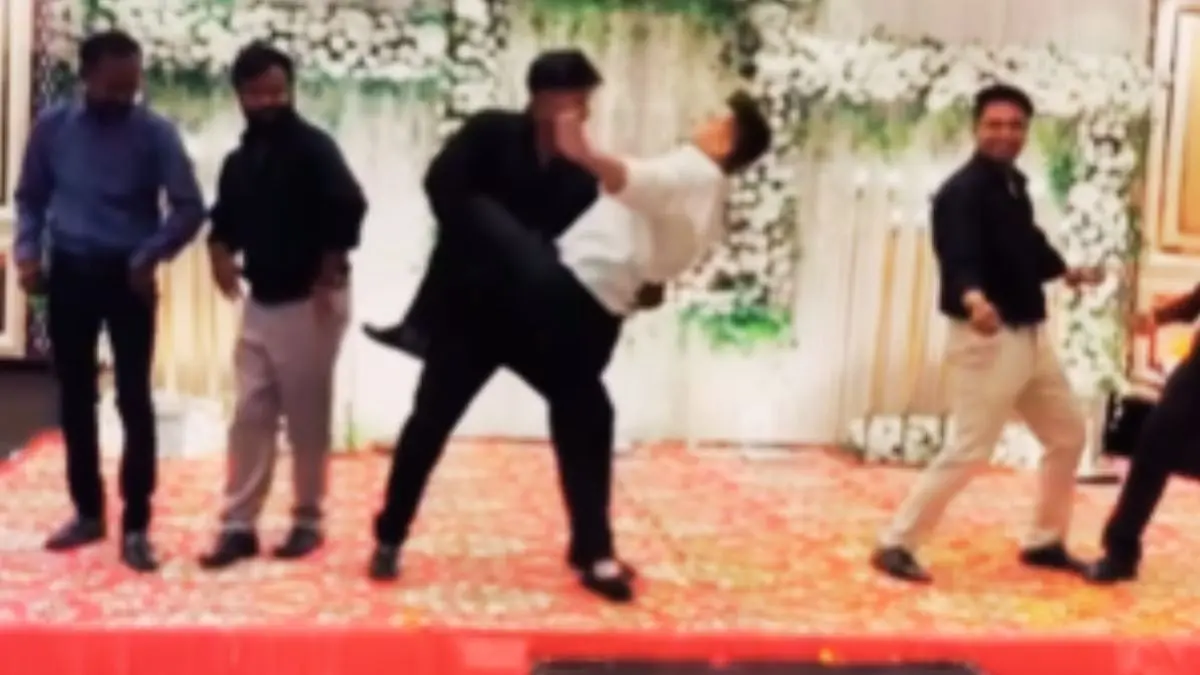 Trending video : ‘उई अम्मा’ गाने पर बारातियों ने किया गजब डांस, 72 घंटे में व्यूज ने तोड़े रिकॉर्ड