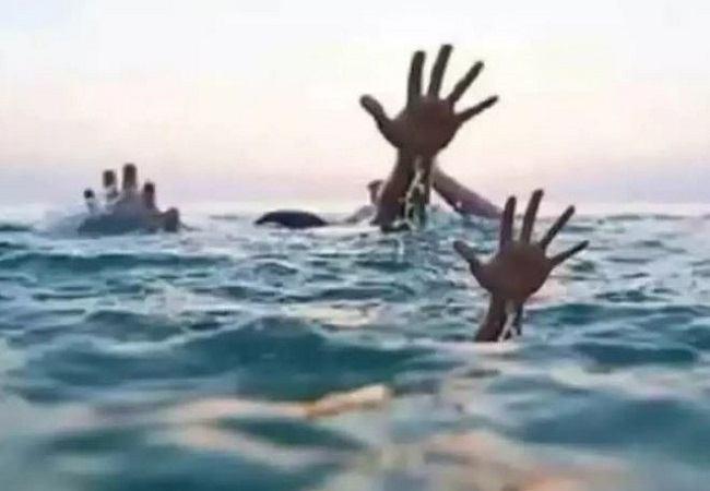 पति से हुए झगड़े से नाराज पत्नी ने दो बच्चों को अपनी साड़ी के पल्लू में बांधकर कुएं में लगाई झलांग, दोनो बच्चों की मौत