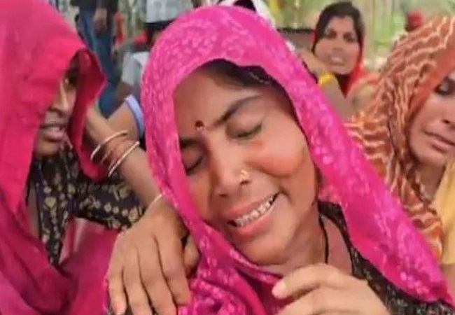 झांसी में पत्नी से झगड़े के बाद युवक ने जहर खाकर दे दी जान, मां ने लगाएं बहू पर कई गंभीर आरोप