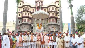 इंदौर के ऐतिहासिक राजवाड़ा में लगा मोहन सरकार का दरबार