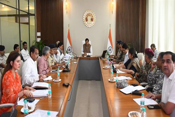 एमपी में सभी विभागों को किया अलर्ट, कर्मचारियों की छुट्टी रद्द