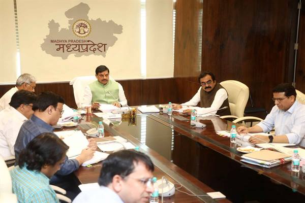 सड़क निर्माण में गुणवत्ता और दीर्घकालिक जरूरतों पर दें विशेष ध्यान