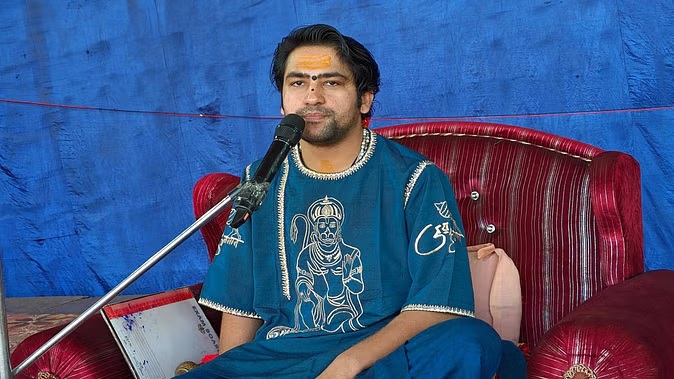 बागेश्वरधाम पीठाधीश्वर का बयान – लव जिहाद की प्रमुख वजह अपनी बच्चियों को संस्कार न देना है