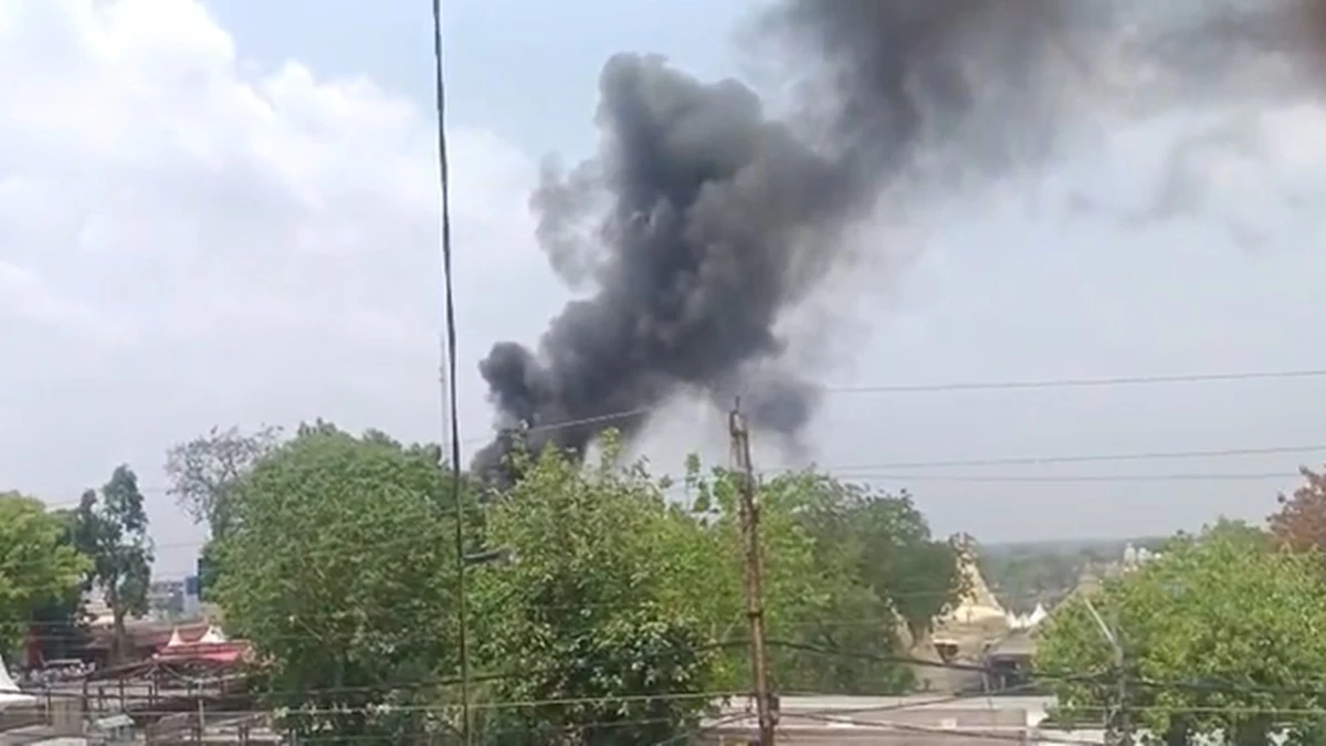 Video Viral-उज्जैन के महाकाल मंदिर परिसर में लगी भीषण आग