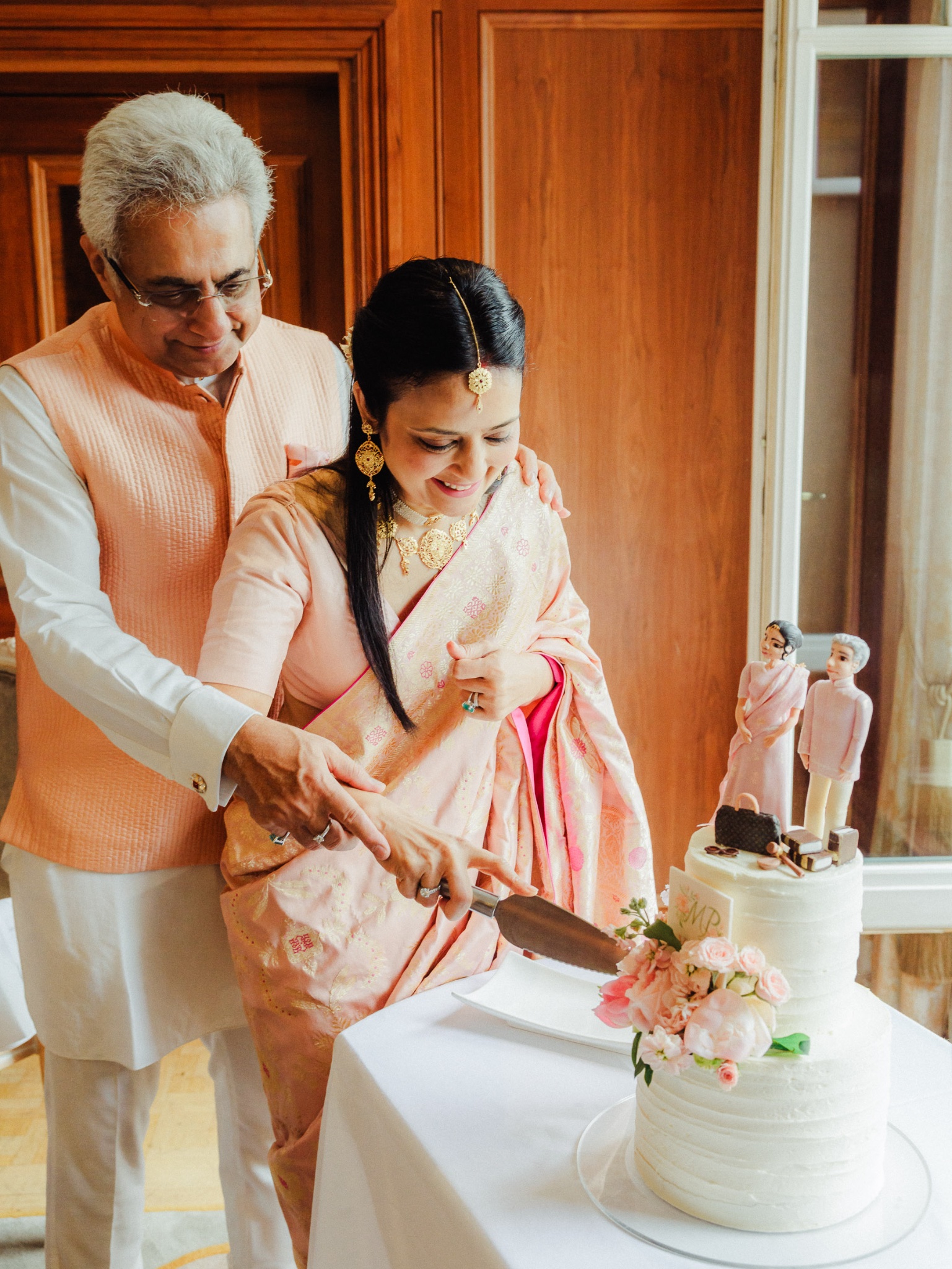 Mahua Moitra की शादी पर आई पहली प्रतिक्रिया, पिनाकी मिश्रा के साथ तस्वीर शेयर कर लिखी ये बात