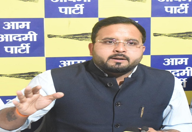 यूपी जल निगम कर्मचारियों के वेतन व पेंशन संकट पर योगी सरकार की चुप्पी शर्मनाक : आप प्रवक्ता वंशराज दुबे