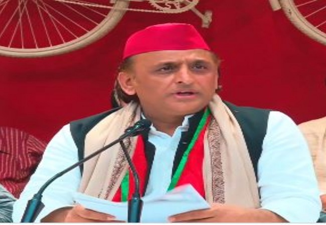 अखिलेश यादव का योगी सरकार पर तंज, बोले-गन्ना मूल्य का विज्ञापन अंग्रेजी में, किसान कैसे समझेंगे?