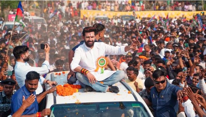 Bihar Assembly Election 2025 : बिहार के चुनावी रण में चिराग पासवान ने उतरने का लिया फैसला, ऐलान से चढ़ा सूबे की राजनीति का पारा