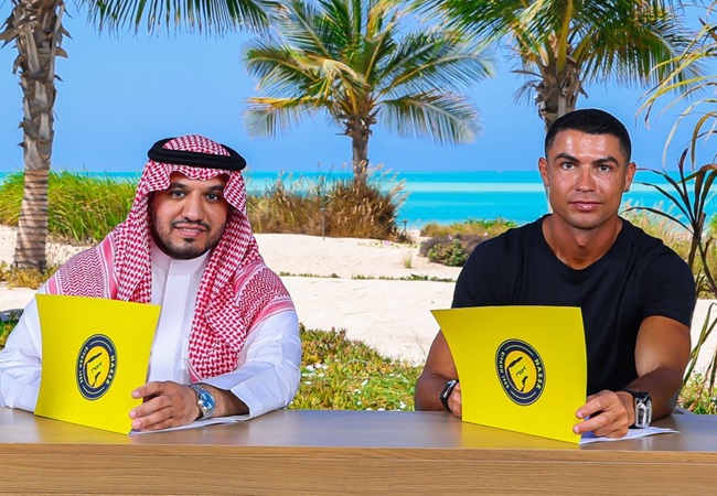 Cristiano Ronaldo Big Deal: रोनाल्डो ने अल-नासर क्लब के साथ की बड़ी डील; जानिए हर साल मिलेंगे कितने पैसे और कौन-सी सुविधाएं